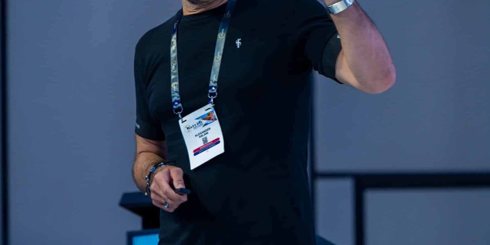 Dr. Alexander Aslani, fundador y dueño de Cirumed Clinic