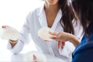 coste prótesis de glúteos — Cirumed Clinic Marbella