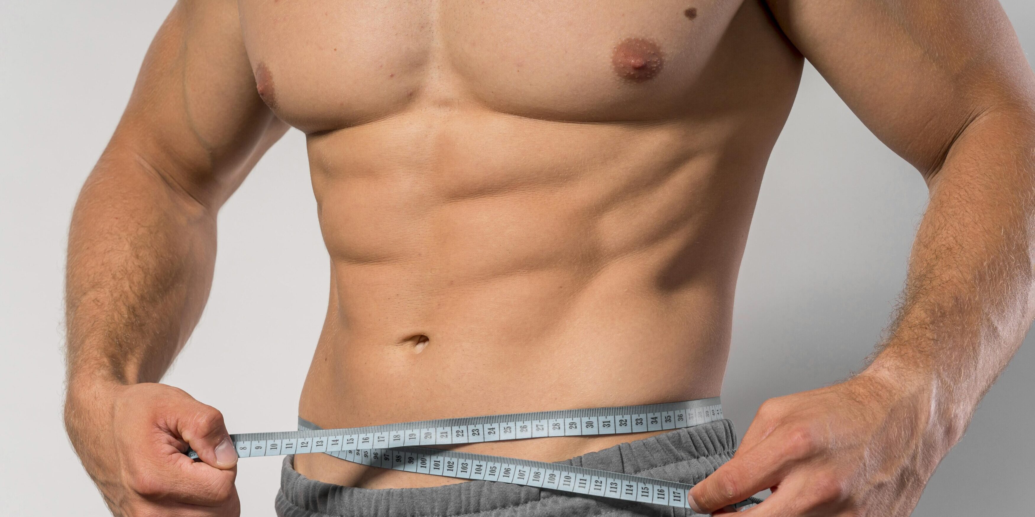 liposuccion masculina como se realiza precios y resultados Medición del contorno abdominal tras una liposucción en Marbella - España.